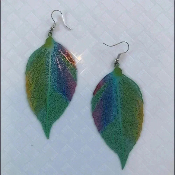 Large Parrot Leaf Fashion Earrings NWT - Picture 1 of 2